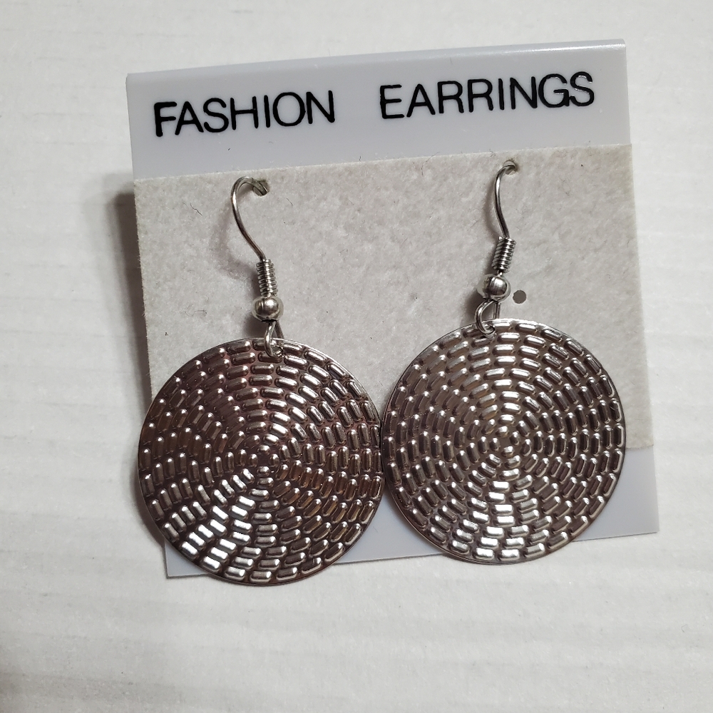 📣📣 2 Pairs/$12 📣📣 Silver Tone Rpund Earrings